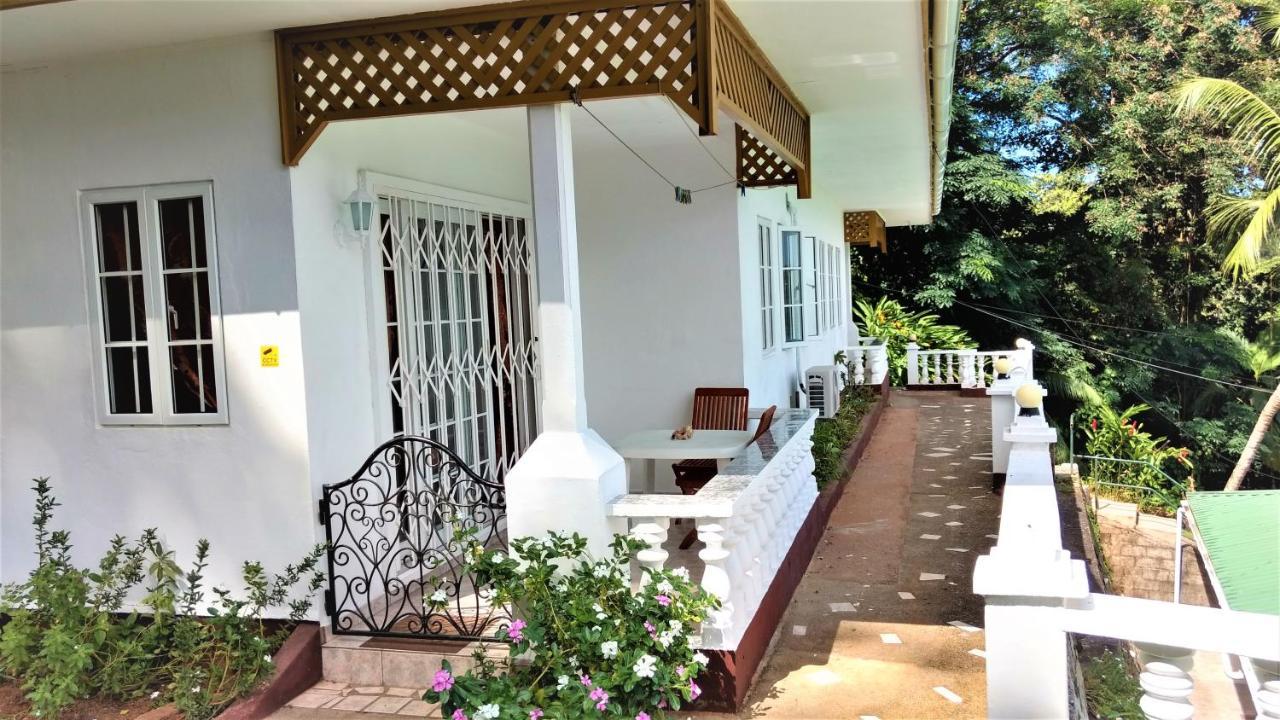 Seychelles Yellow Petals Anse Boileau Exterior foto