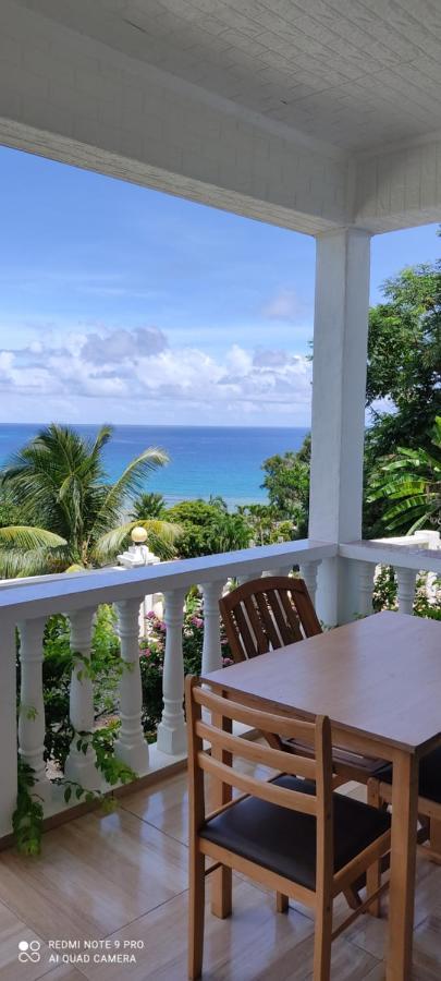 Seychelles Yellow Petals Anse Boileau Exterior foto